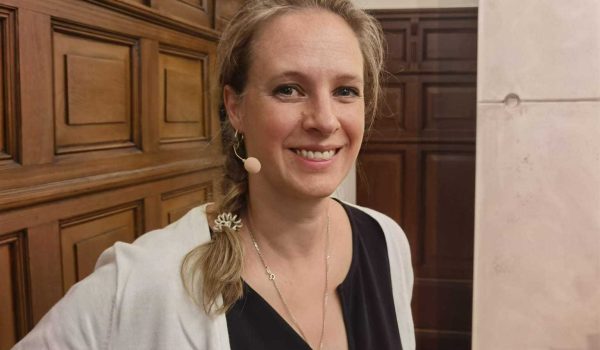 Hebamme Janette erzählt: Wie ich meine Arbeit als Hebamme wirtschaftlich gestalte